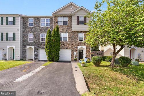 198 Pony Cir, MARTINSBURG, WV, 25405-3800 | Card Image