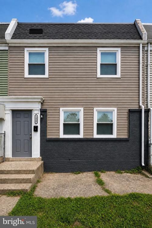 2420 Liberator St, LEVITTOWN, PA, 19057-4129 | Card Image