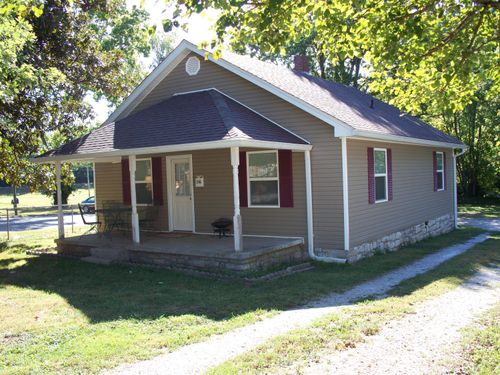 336 Douglas Ave, Versailles, KY, 40383-1161 | Card Image