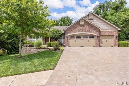 95 Charbonier Bluffs Dr, Florissant, MO, 63031-5652 | Card Image