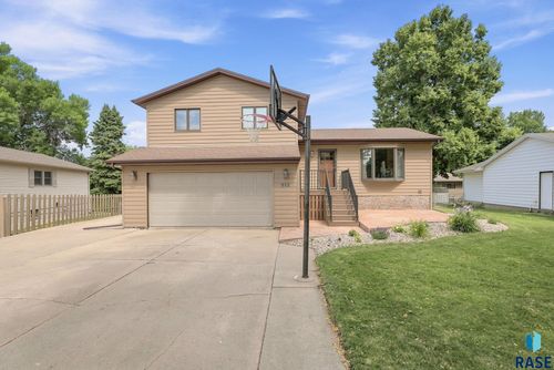 912 S Gardner Dr Drive, Sioux Falls, SD, 57103-3029 | Card Image