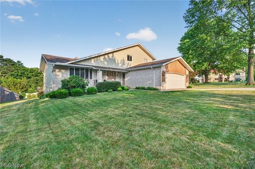 7171 Rustic Oval, Seven Hills, OH, 44131-4525 | Card Image