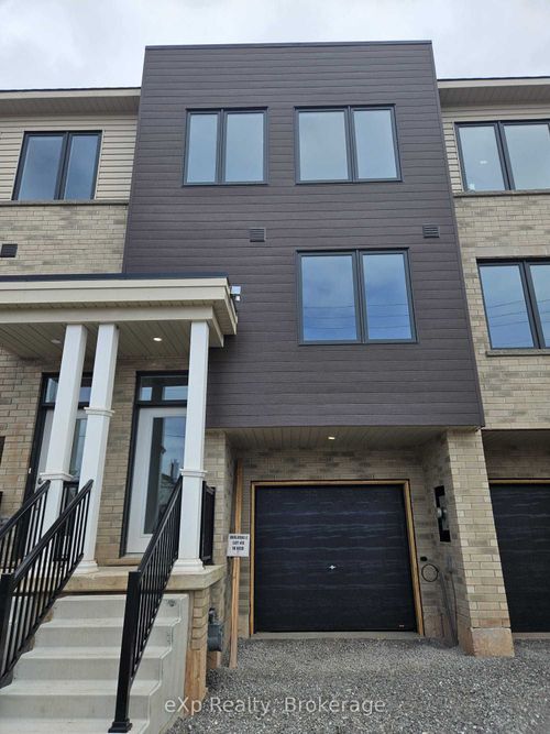 18 Reid Ave N, Hamilton, ON, L8H0B5 | Card Image