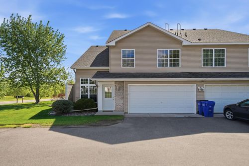 611 Meadow Ln, Somerset, WI, 54025-7581 | Card Image