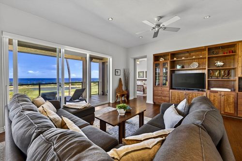 b4-62-3600 Lolii Way, KAMUELA, HI, 96743-8749 | Card Image