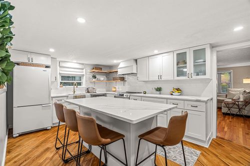 12 Maplewood Ave, Manchester, NH, 03102-1529 | Card Image
