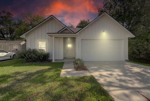 2355 Pecan St, Beaumont, TX, 77701-7100 | Card Image