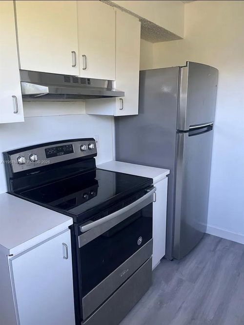 975e-975 N Franklin Ave, Homestead, FL, 33034-7609 | Card Image