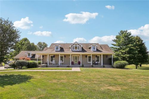 18941 Ward Pkwy, Tonganoxie, KS, 66086-5172 | Card Image