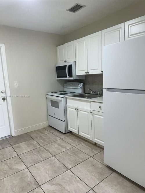 apt-3-4141 Sw 20th St, West Park, FL, 33023-3464 | Card Image