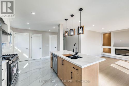 upper-135 Nugent Drive, Hamilton (Kentley), ON, L8H2N3 | Card Image