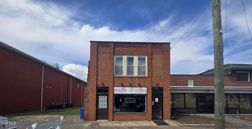 239 Main St, Bluff City, TN, 37618-2808 | Card Image