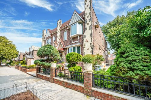 64 83rd St, Middle Village, NY, 11379-2332 | Card Image