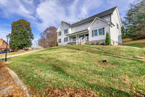 1111 Vestal Ct, Greeneville, TN, 37745-6705 | Card Image