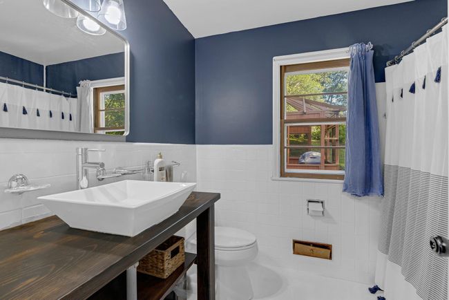 40_11908_James_Rd_Hopkins_MN_55343_USA-Bathroom-HT8A1463.JPG | Image 27