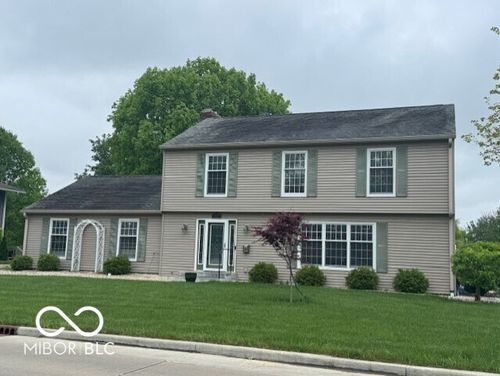 3829 Waycross Dr, Columbus, IN, 47203-3525 | Card Image