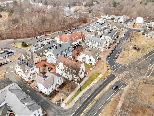 17 College St, South Hadley, MA, 01075-6458 | Card Image