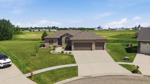 501 Willow Bend Cir, Casselton, ND, 58012-3601 | Card Image