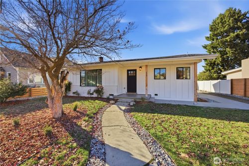 409 N Cedar St, Chelan, WA, 98816-9876 | Card Image