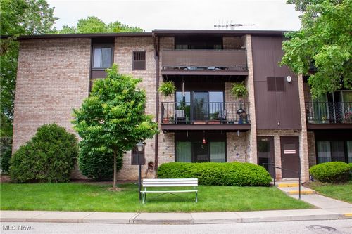 s202-16475 Heather Ln, Middleburg Heights, OH, 44130-8341 | Card Image