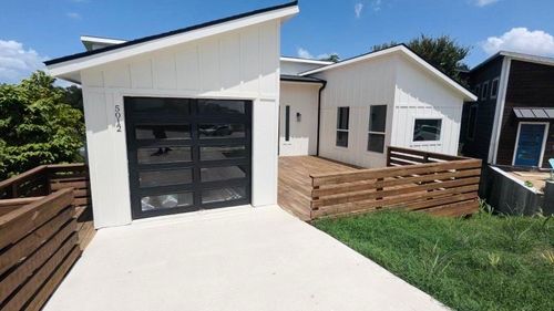 5012 Baker St, Austin, TX, 78721-1511 | Card Image