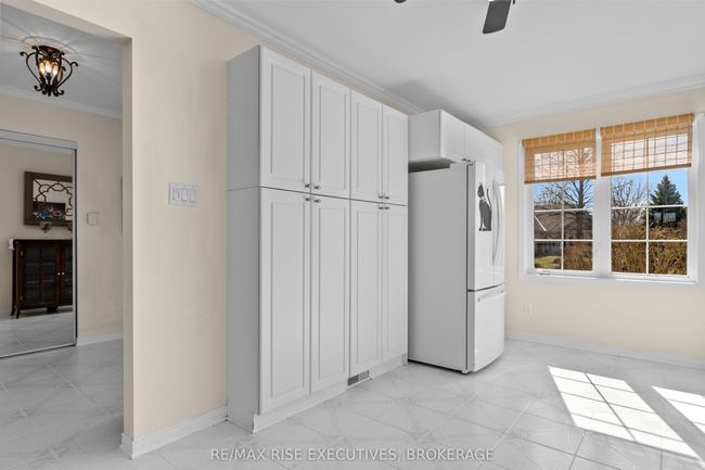 32 Abbey Dawn Dr, House other with 3 bedrooms, 3 bathrooms and 4 parking in Bath ON | Image 11
