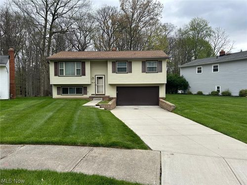 24437 Ridgeline Dr, Bedford Heights, OH, 44146-4828 | Card Image