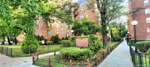 1d-65-35 Yellowstone Blvd, Forest Hills, NY, 11375-8000 | Card Image