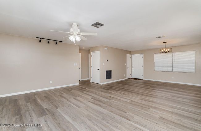 Living Room | Image 14