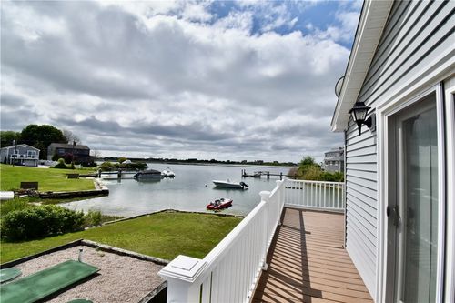 8 Utter St, Westerly, RI, 02891-4400 | Card Image