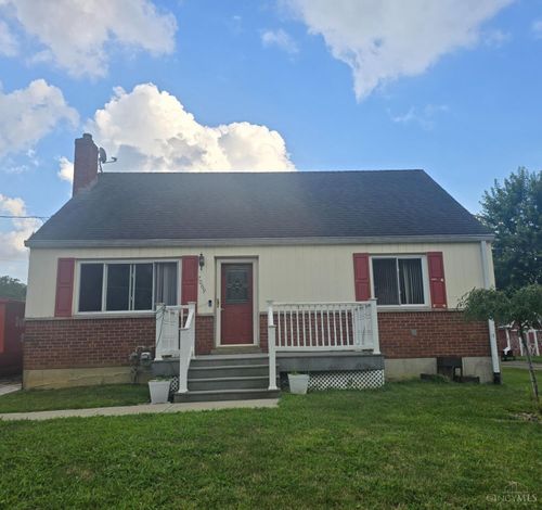 7069 Bluecrest Dr, Anderson Twp, OH, 45230-2201 | Card Image