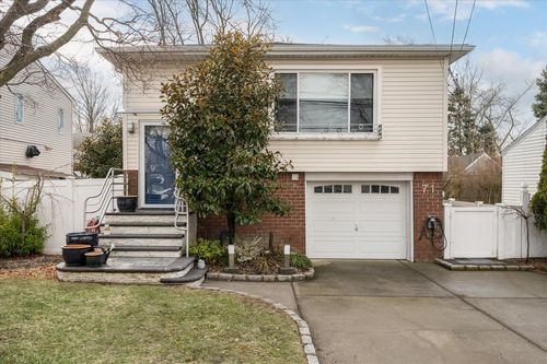 71 E Lido Promenade, Lindenhurst, NY, 11757-6706 | Card Image