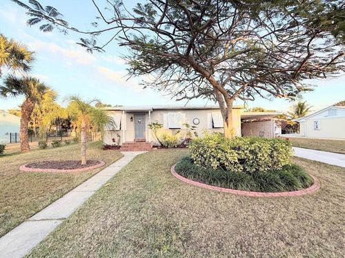 306 Fernandina St, Fort Pierce, FL, 34949-3555 | Card Image