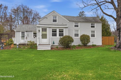 156 Chapel St, Pittsfield, MA, 01201 | Card Image