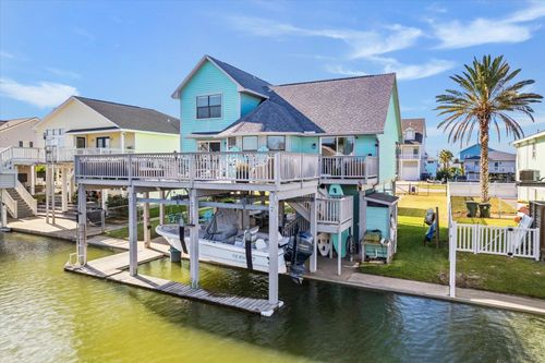 21815 Deaf P Smith Dr, Galveston, TX, 77554-1055 | Card Image