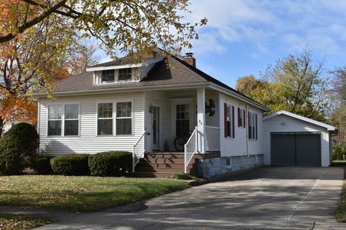 46 N Adams St, El Paso, IL, 61738-1313 | Card Image