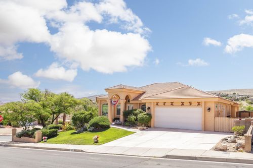 671 Crystal Dr, St George, UT, 84770-8747 | Card Image