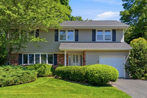 61 Hofstra Dr, Smithtown, NY, 11787-2053 | Card Image