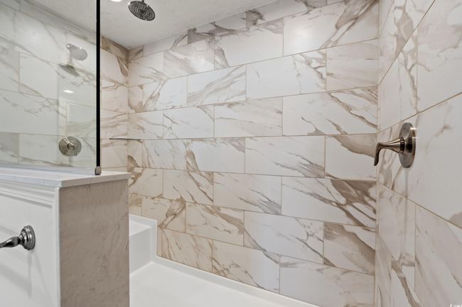 Bathroom with tiled shower | Image 20