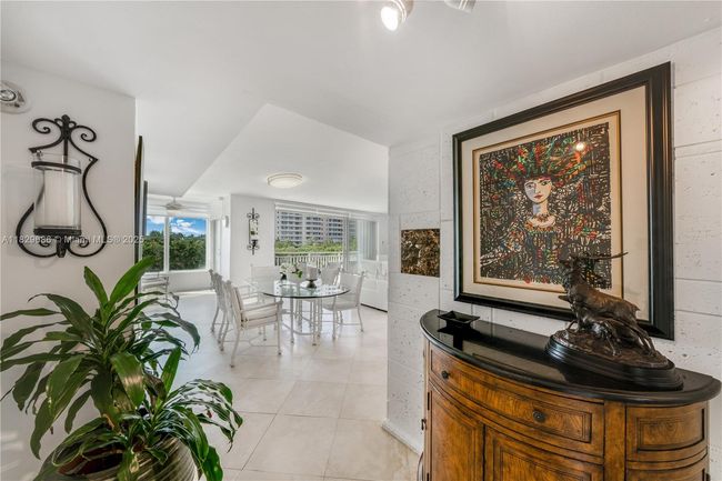 APT-5H - 609 Ocean Dr, Condo with 2 bedrooms, 2 bathrooms and null parking in Key Biscayne FL | Image 4