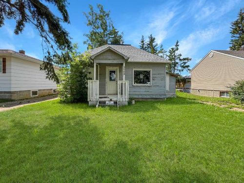 5008 46 Ave, Forestburg, AB, T0B1N0 | Card Image