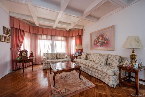 251 Smith St, Freeport, NY, 11520-4228 | Card Image