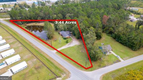 537 City Circle Rd, Baxley, GA, 31513-7012 | Card Image