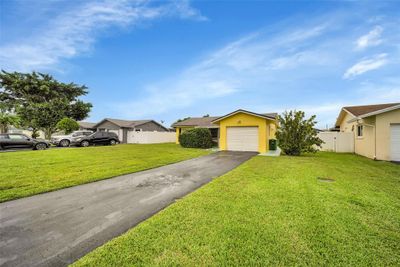 9510 Nw 80th Pl, House other with 2 bedrooms, 2 bathrooms and null parking in Tamarac FL | Image 1