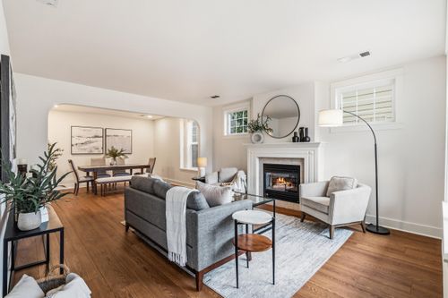 597 Mariposa Ct, Ashland, OR, 97520-9460 | Card Image