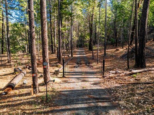 270 Wildpark Ln, Selma, OR, 97538-3629 | Card Image