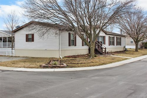 2351 Hiddenview Dr, Newport, MI, 48166-9195 | Card Image