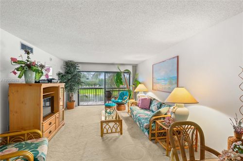 4202-10155 Nw 9th Street Cir, Miami, FL, 33172-6620 | Card Image