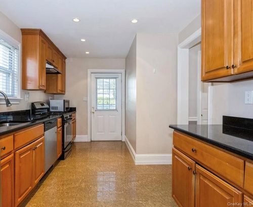 39 Prescott St, Garden City, NY, 11530-1736 | Card Image