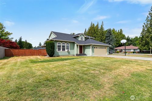 609 E 4th St, Nooksack, WA, 98276-8205 | Card Image